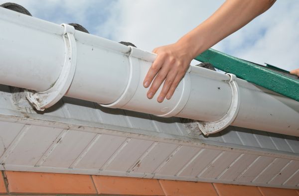 Gutter Reattachment in Newton