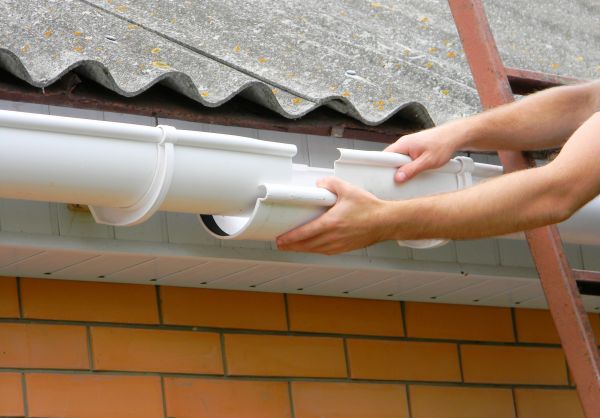 Gutter Hanging in Newton